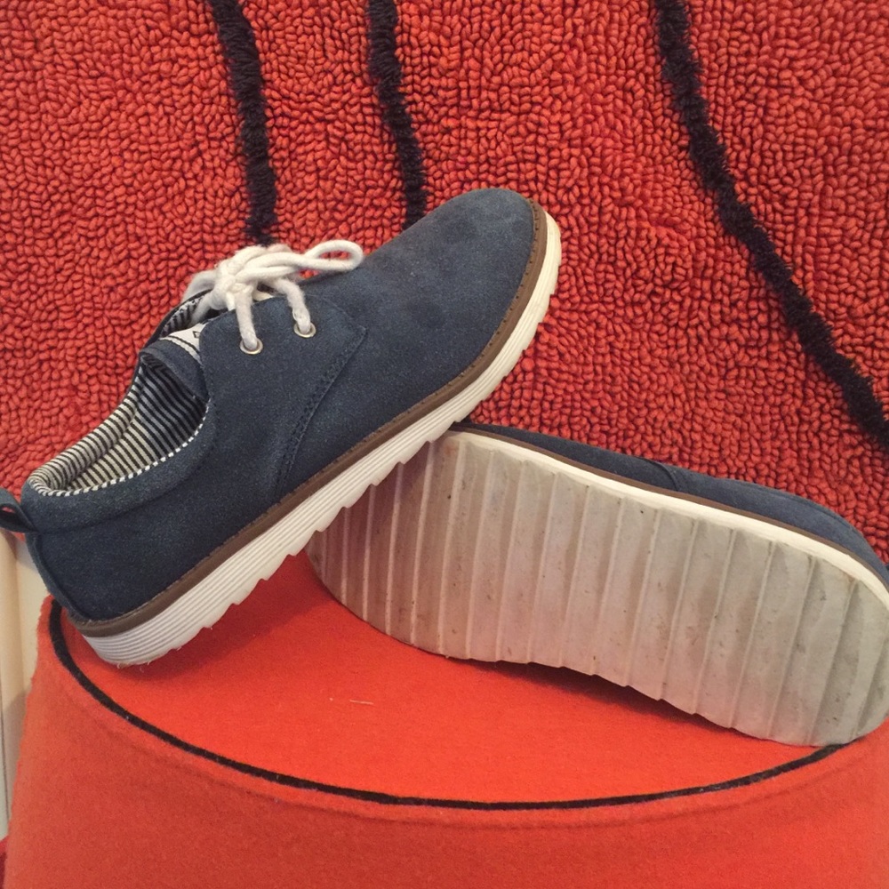 UnionBay Blue Suede Tie Ups.